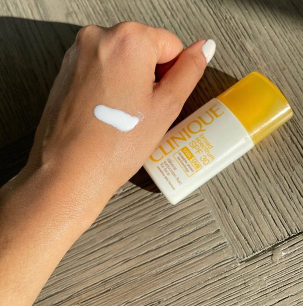 ضد آفتاب مینرال کلینیک SPF50 - Image 2