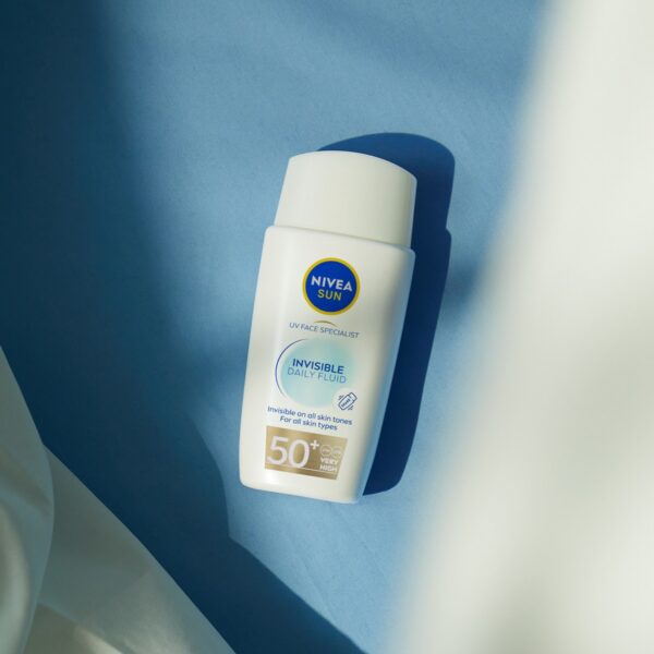 فلوئید ضد آفتاب صورت نامرئی نیوآ با SPF 50+